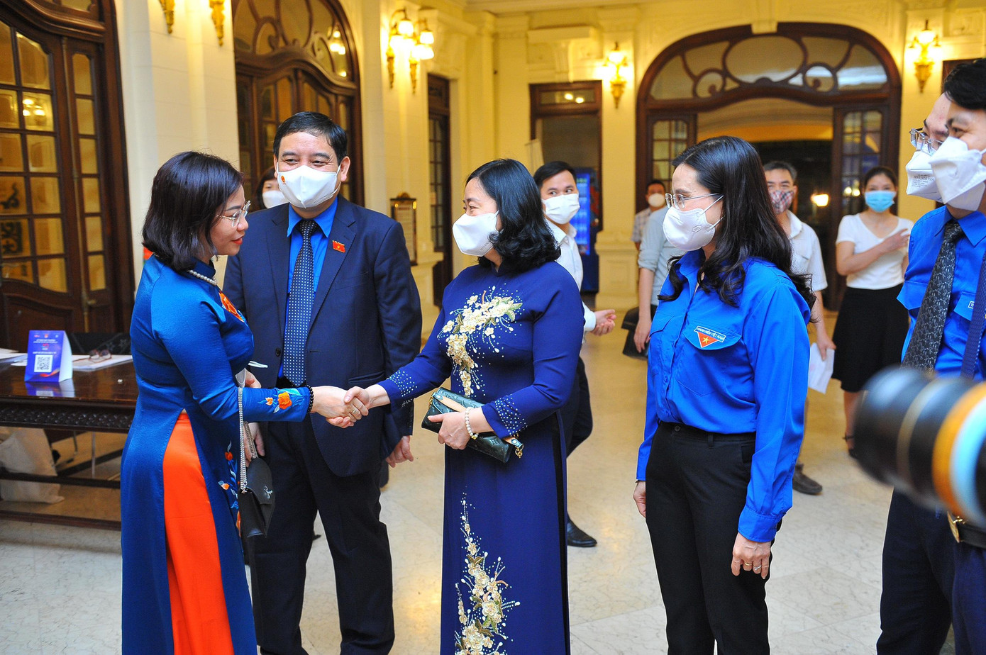 Bí thư Trung ương Đảng, Trưởng ban Dân vận Trung ương Bùi Thị Minh Hoài, Chủ nhiệm Ủy ban Văn hóa, Giáo dục của Quốc Hội Nguyễn Đắc Vinh, Phó Bí thư Thường trực Thành ủy Hà Nội Nguyễn Thị Tuyến và Bí thư Trung ương Đoàn, Chủ tịch Hội Đồng đội Trung ương Nguyễn Phạm Duy Trang dự lễ tuyên dương.