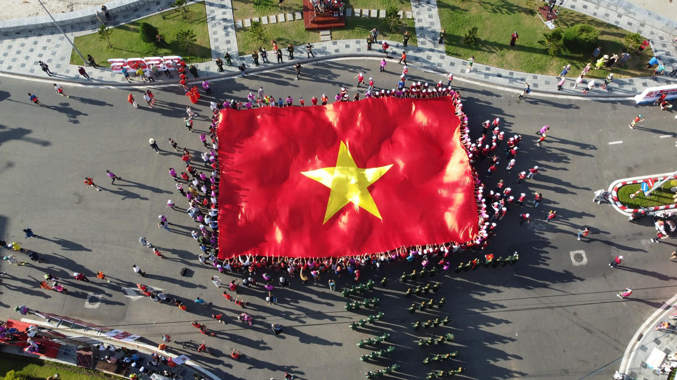 Thượng cờ Tổ quốc ở Côn Đảo linh thiêng ảnh 35 Thượng cờ Tổ quốc ở Côn Đảo linh thiêng ảnh 35