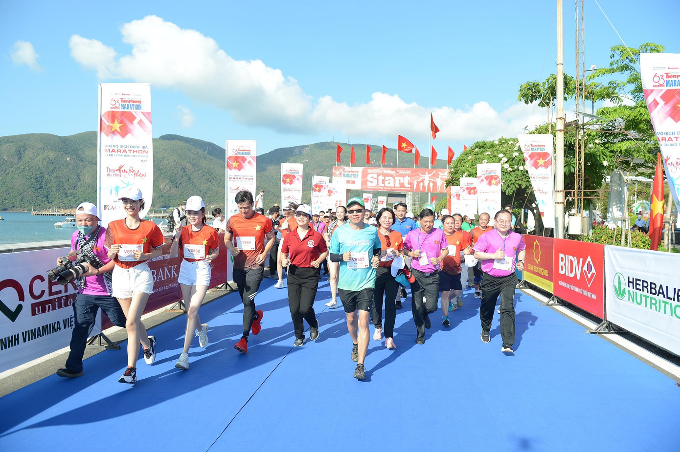 Chạy đồng hành cùng Tiền Phong Marathon 2022 ảnh 25