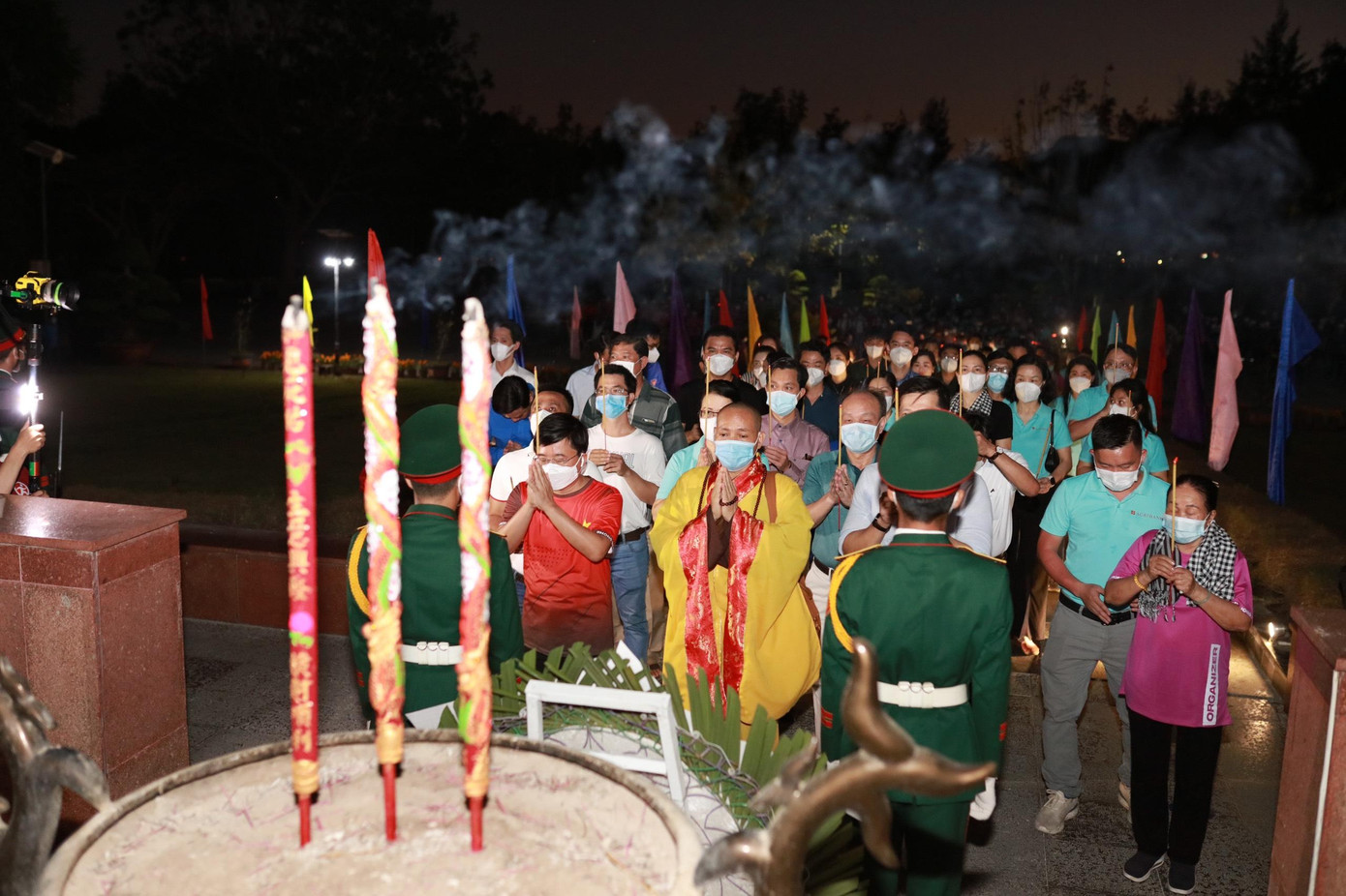 Dâng hương, thắp nến tri ân các bậc tiền nhân ảnh 25 Dâng hương, thắp nến tri ân các bậc tiền nhân ảnh 25