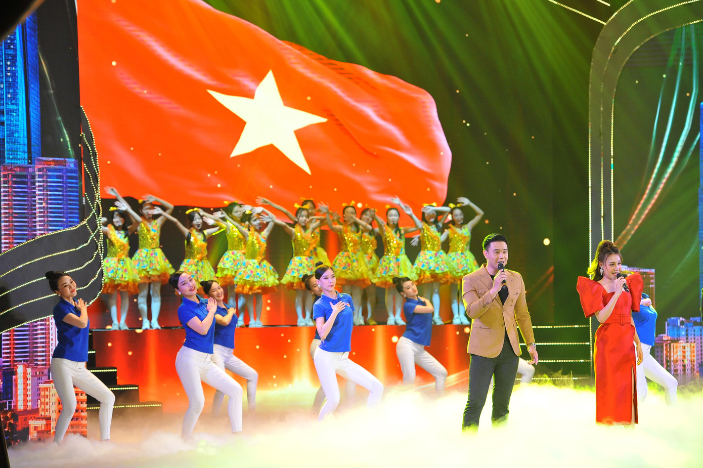 Tôn vinh những tấm gương có sức lan tỏa mạnh mẽ trong cộng đồng ảnh 42