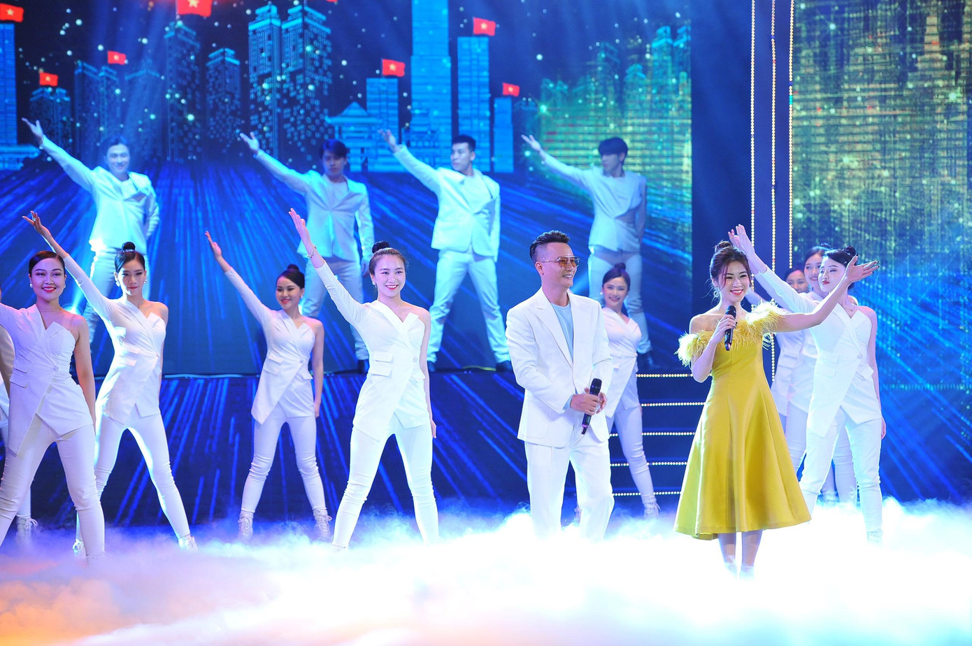 Tôn vinh những tấm gương có sức lan tỏa mạnh mẽ trong cộng đồng ảnh 25