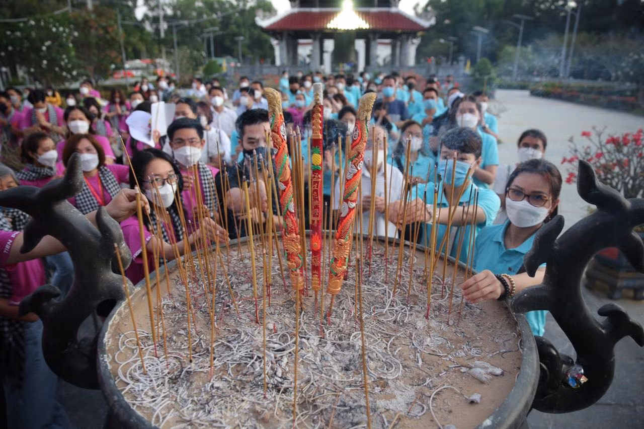 Dâng hương, thắp nến tri ân các bậc tiền nhân ảnh 12