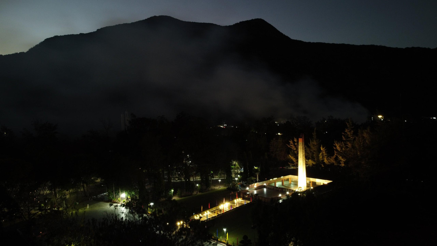 Dâng hương, thắp nến tri ân các bậc tiền nhân ảnh 36 Dâng hương, thắp nến tri ân các bậc tiền nhân ảnh 36