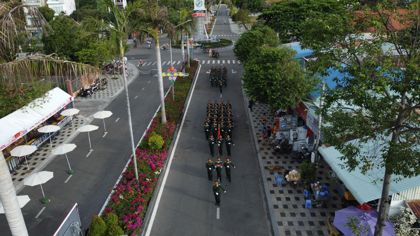 Thượng cờ Tổ quốc ở Côn Đảo linh thiêng ảnh 29 Thượng cờ Tổ quốc ở Côn Đảo linh thiêng ảnh 29