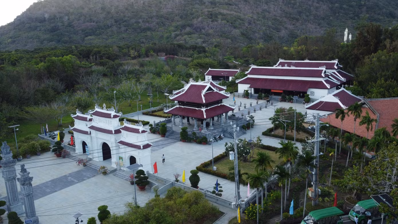Dâng hương, thắp nến tri ân các bậc tiền nhân ảnh 10