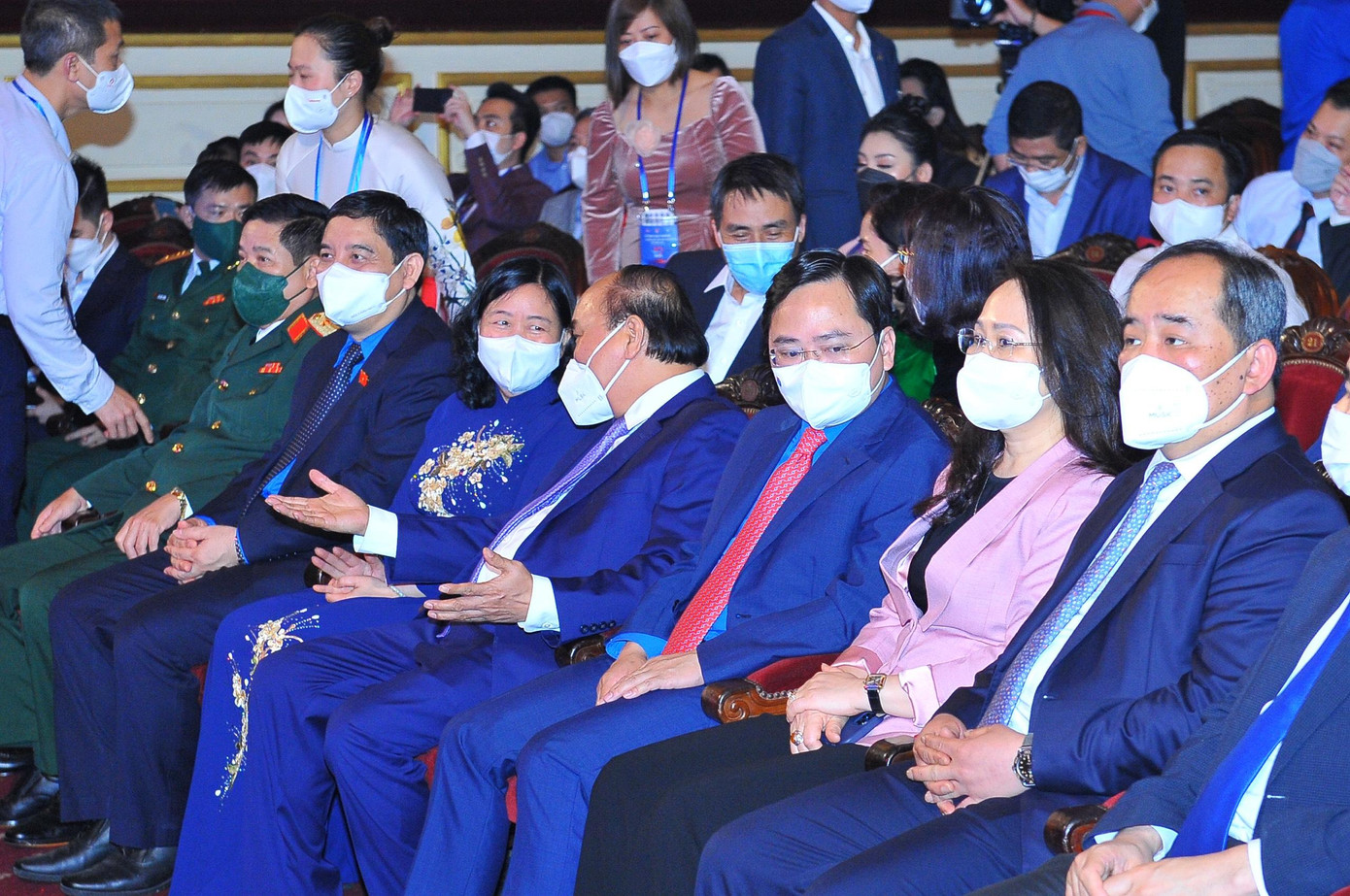 Chủ tịch nước Nguyễn Xuân Phúc cùng các đại biểu, khách mời dự lễ tuyên dương Gương mặt trẻ Việt Nam tiêu biểu năm 2021