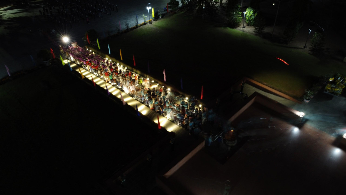 Dâng hương, thắp nến tri ân các bậc tiền nhân ảnh 34 Dâng hương, thắp nến tri ân các bậc tiền nhân ảnh 34