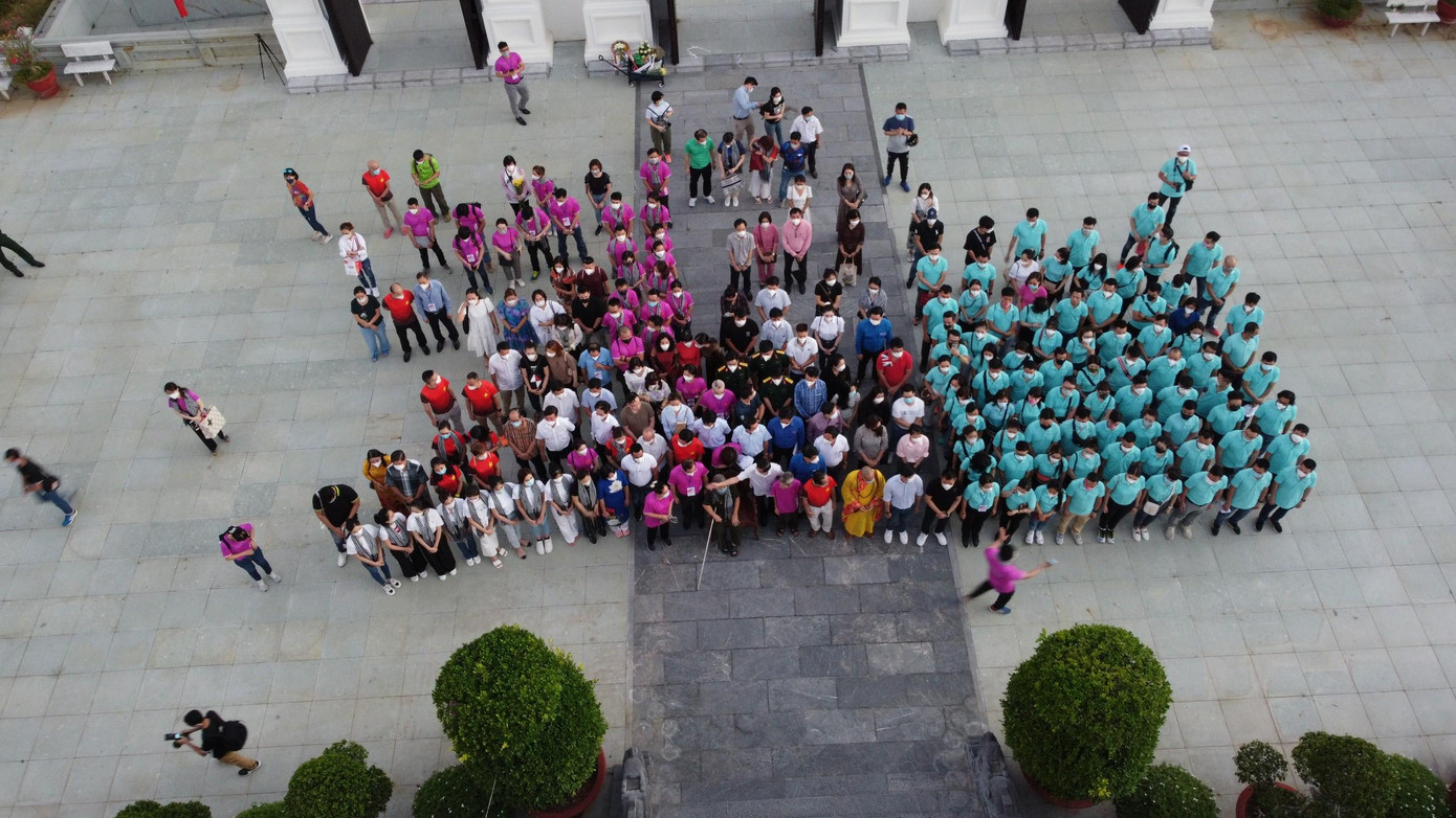 Dâng hương, thắp nến tri ân các bậc tiền nhân ảnh 16 Dâng hương, thắp nến tri ân các bậc tiền nhân ảnh 16