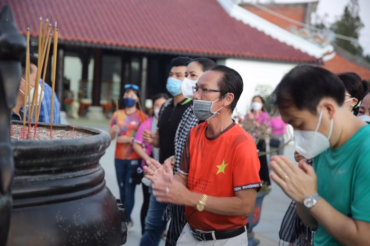 Dâng hương, thắp nến tri ân các bậc tiền nhân ảnh 14