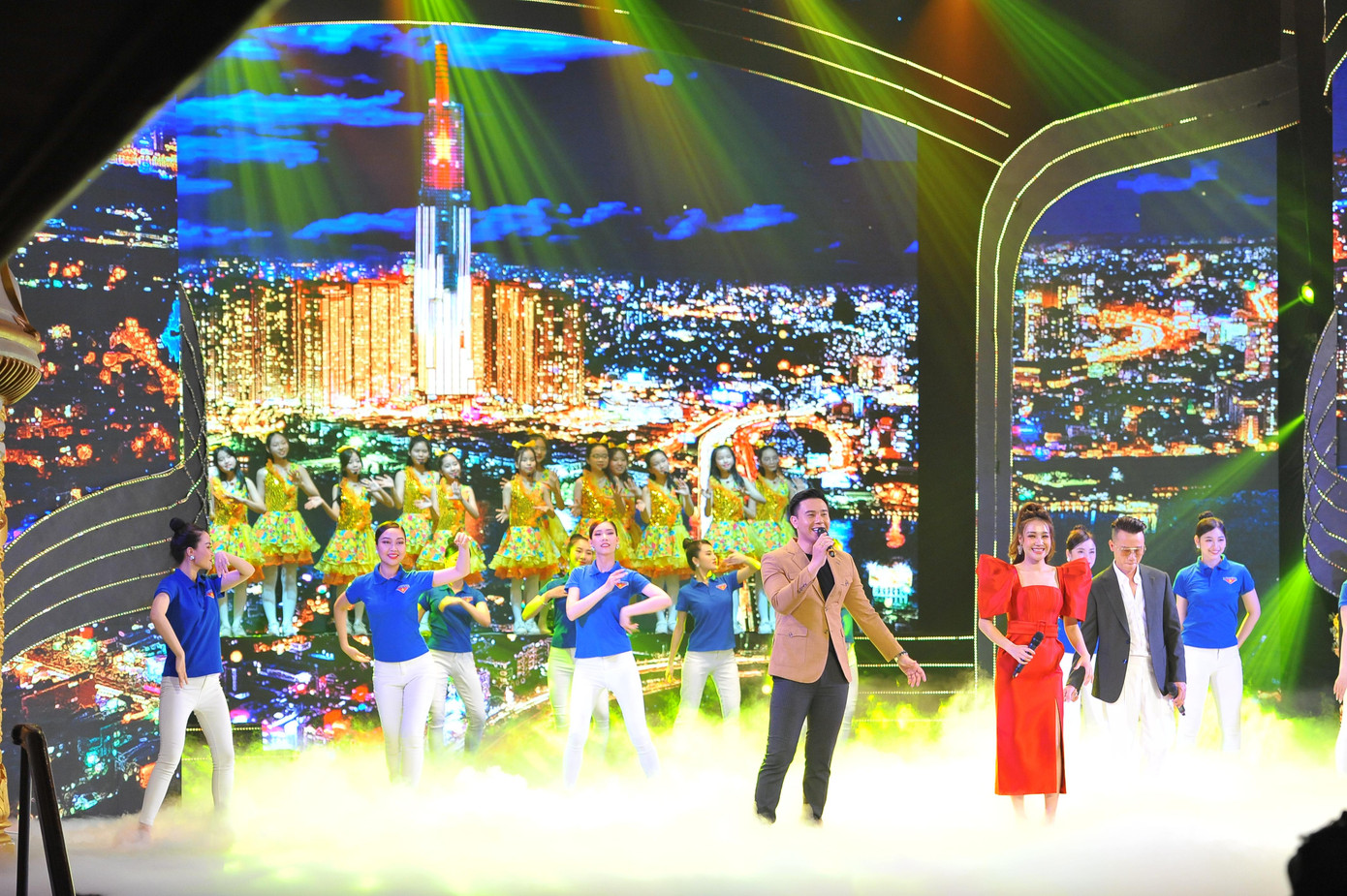 Tôn vinh những tấm gương có sức lan tỏa mạnh mẽ trong cộng đồng ảnh 41