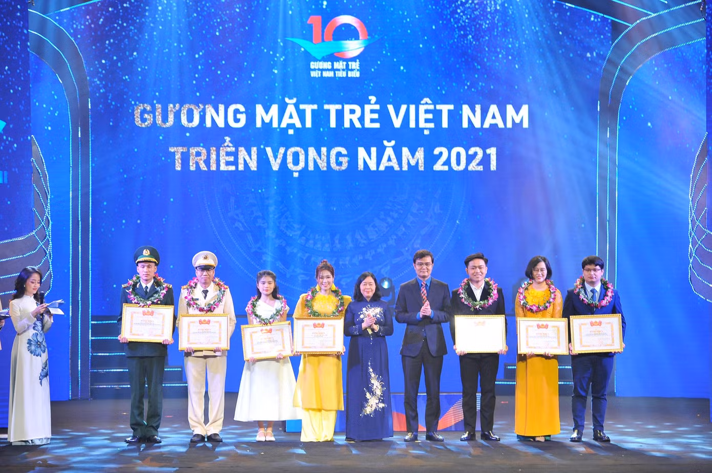 Tôn vinh những tấm gương có sức lan tỏa mạnh mẽ trong cộng đồng ảnh 36 Tôn vinh những tấm gương có sức lan tỏa mạnh mẽ trong cộng đồng ảnh 36