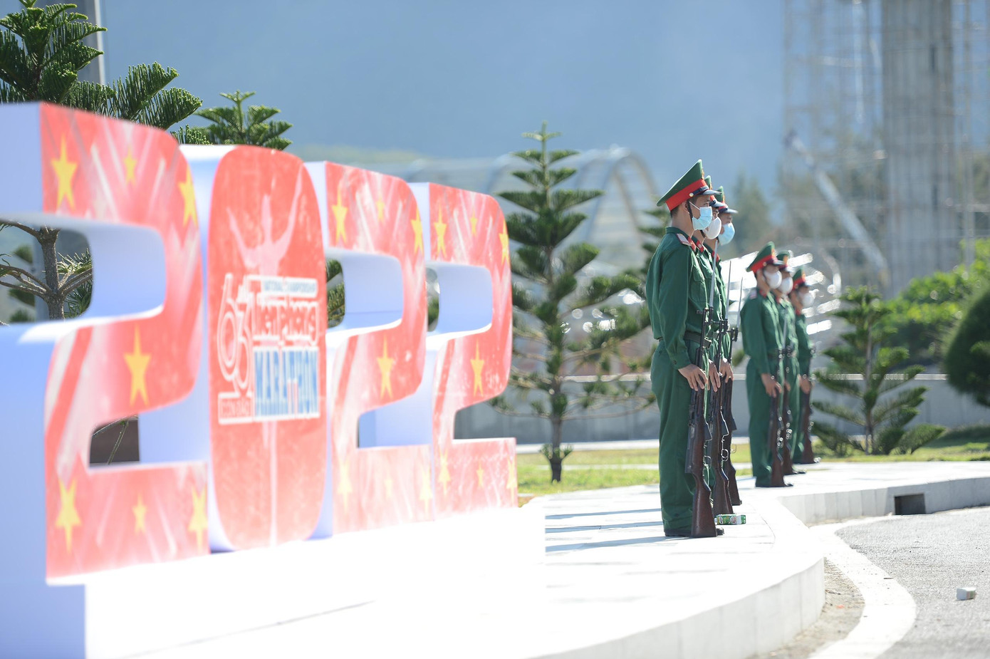 Thượng cờ Tổ quốc ở Côn Đảo linh thiêng ảnh 7 Thượng cờ Tổ quốc ở Côn Đảo linh thiêng ảnh 7