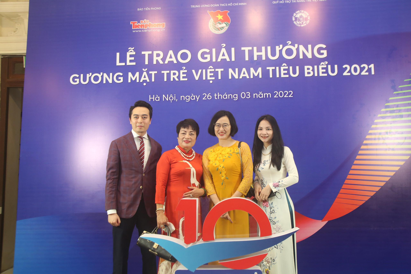 Tôn vinh những tấm gương có sức lan tỏa mạnh mẽ trong cộng đồng ảnh 10