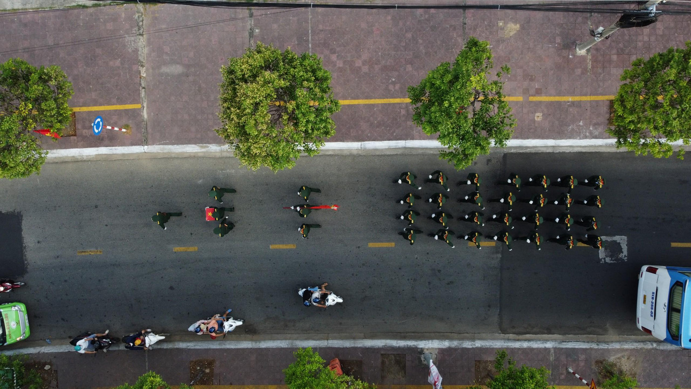 Thượng cờ Tổ quốc ở Côn Đảo linh thiêng ảnh 30 Thượng cờ Tổ quốc ở Côn Đảo linh thiêng ảnh 30