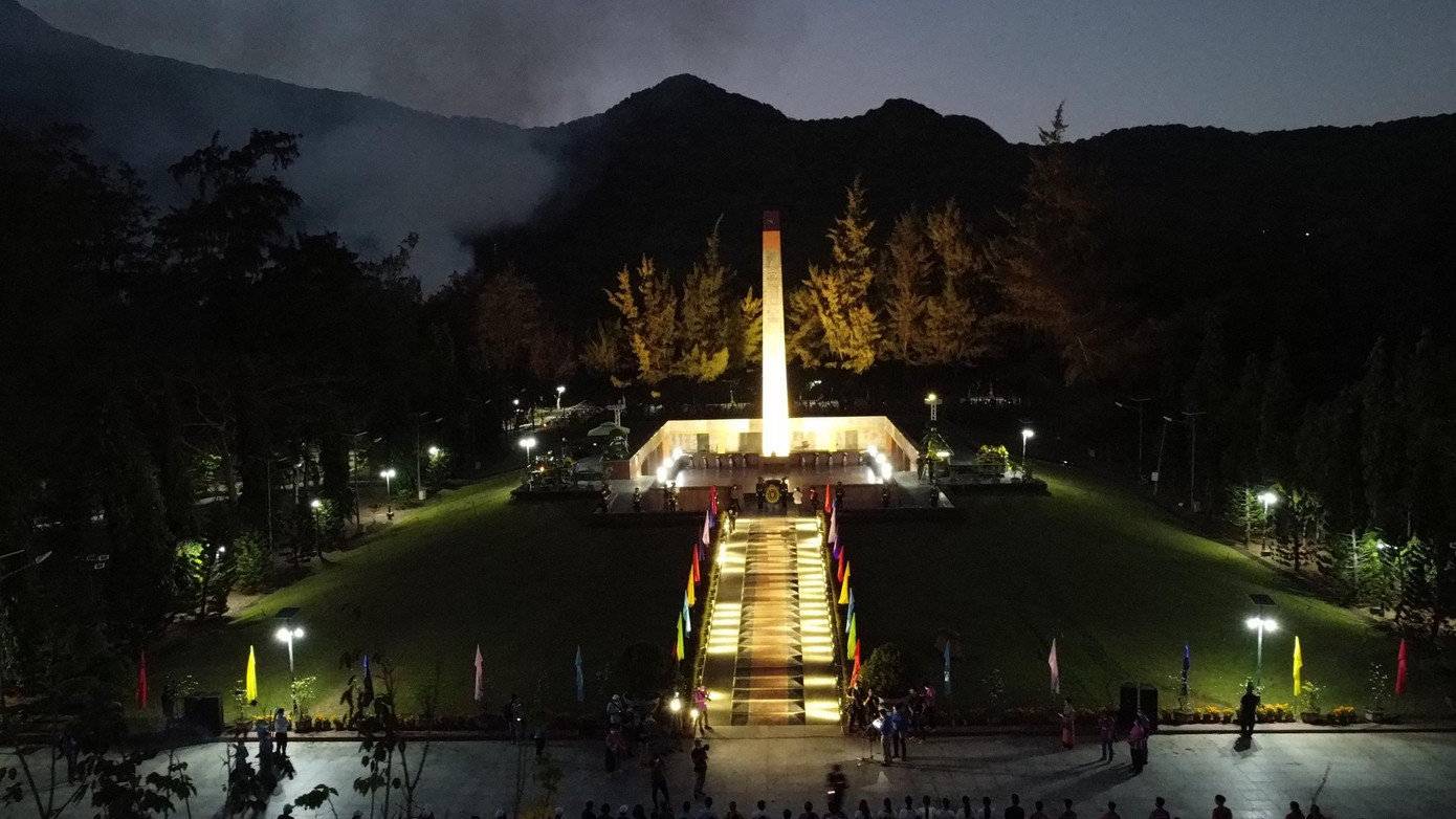 Dâng hương, thắp nến tri ân các bậc tiền nhân ảnh 30 Dâng hương, thắp nến tri ân các bậc tiền nhân ảnh 30