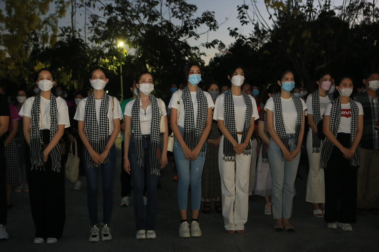 Dâng hương, thắp nến tri ân các bậc tiền nhân ảnh 23 Dâng hương, thắp nến tri ân các bậc tiền nhân ảnh 23