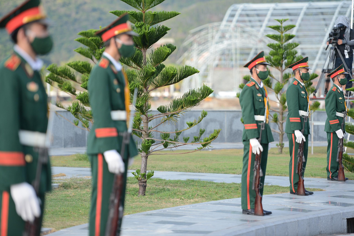 Thượng cờ Tổ quốc ở Côn Đảo linh thiêng ảnh 8 Thượng cờ Tổ quốc ở Côn Đảo linh thiêng ảnh 8