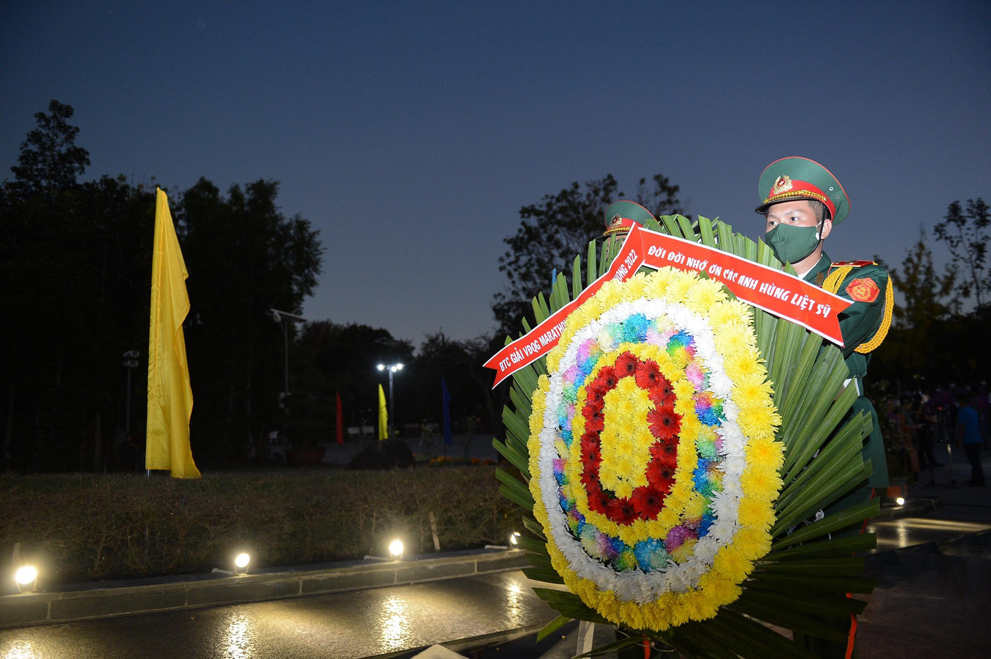 Dâng hương, thắp nến tri ân các bậc tiền nhân ảnh 20 Dâng hương, thắp nến tri ân các bậc tiền nhân ảnh 20