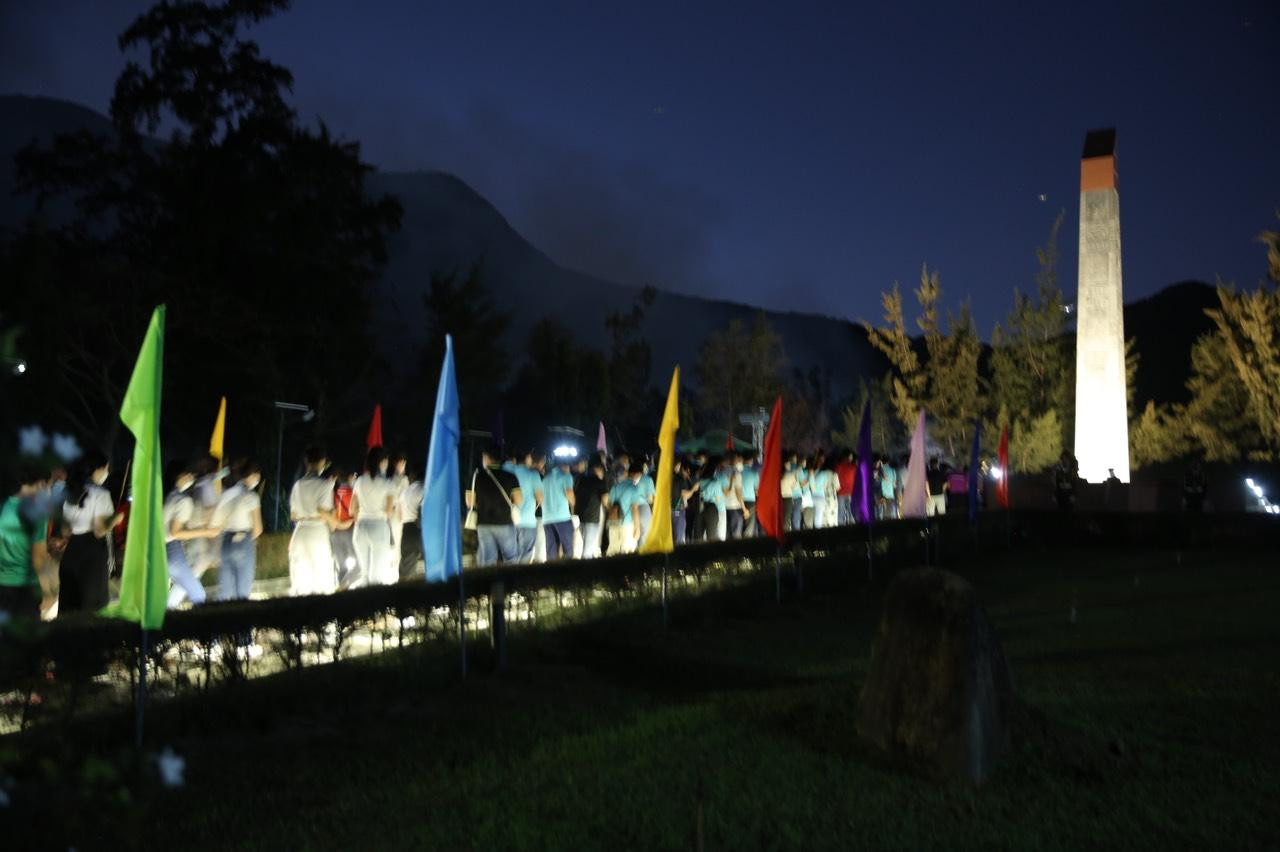 Dâng hương, thắp nến tri ân các bậc tiền nhân ảnh 28 Dâng hương, thắp nến tri ân các bậc tiền nhân ảnh 28