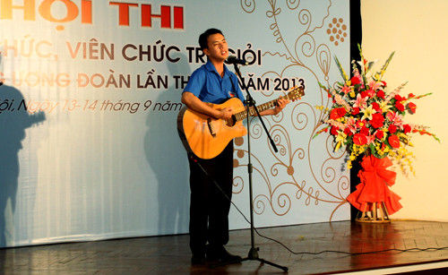 Trong ngày khai mạc hội thi, nhiều tiết mục văn nghệ đã được cán bộ nhân viên, công chức biểu diễn