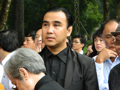 Diễn viên điện ảnh Quyền Linh đau buồn đưa tiễn đại tướng Võ Nguyên Giáp. Diễn viên điện ảnh Quyền Linh đau buồn đưa tiễn đại tướng Võ Nguyên Giáp