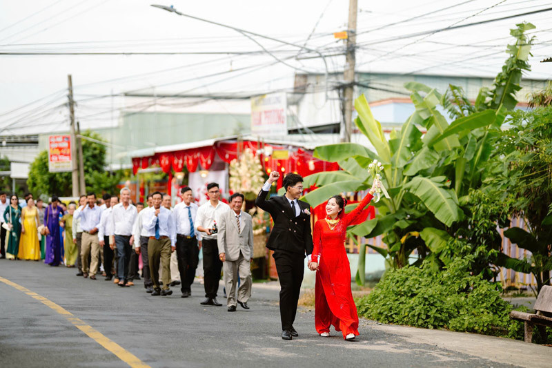 Màn rước dâu sôi động ở vùng quê.
