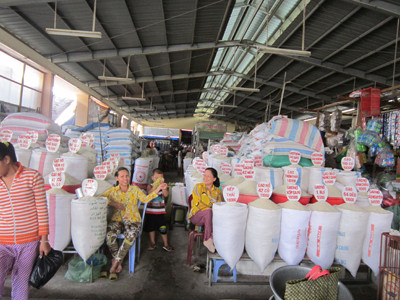 Người tiêu dùng không biết bao nhiêu trong số gạo sạch này được phù phép từ gạo mốc. ảnh: Gia Huy