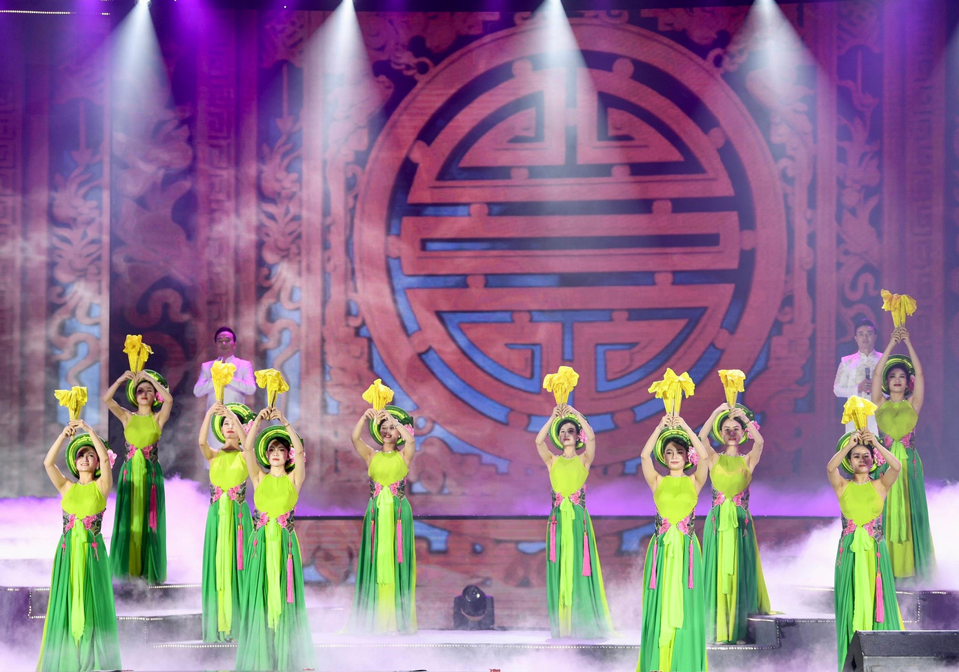 Nhiều tiết mục văn nghệ truyền thống biểu diễn tại lễ kỷ niệm.