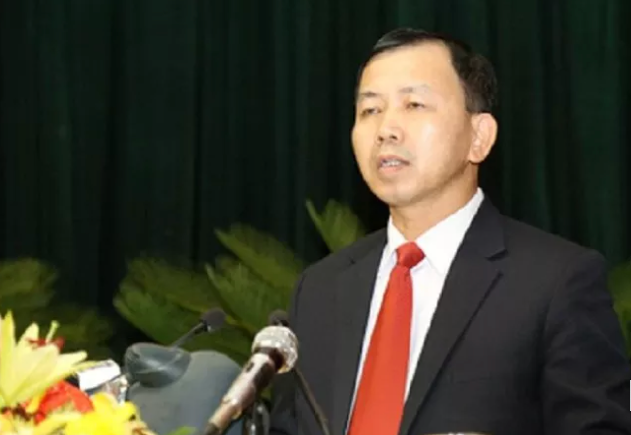 Nguyên Chánh án TAND tỉnh Hòa Bình Hà Quang Dĩnh. Nguyên Chánh án TAND tỉnh Hòa Bình Hà Quang Dĩnh.