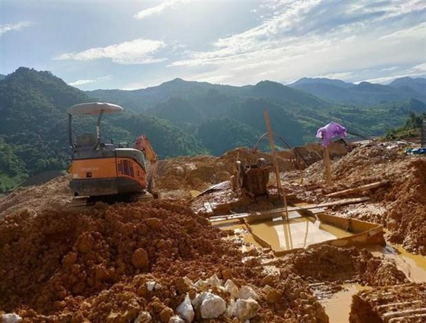 Hiện trường vụ khai thác khoáng sản trái phép. Ảnh Nguyễn Oanh/TTXVN Hiện trường vụ khai thác khoáng sản trái phép. Ảnh Nguyễn Oanh/TTXVN