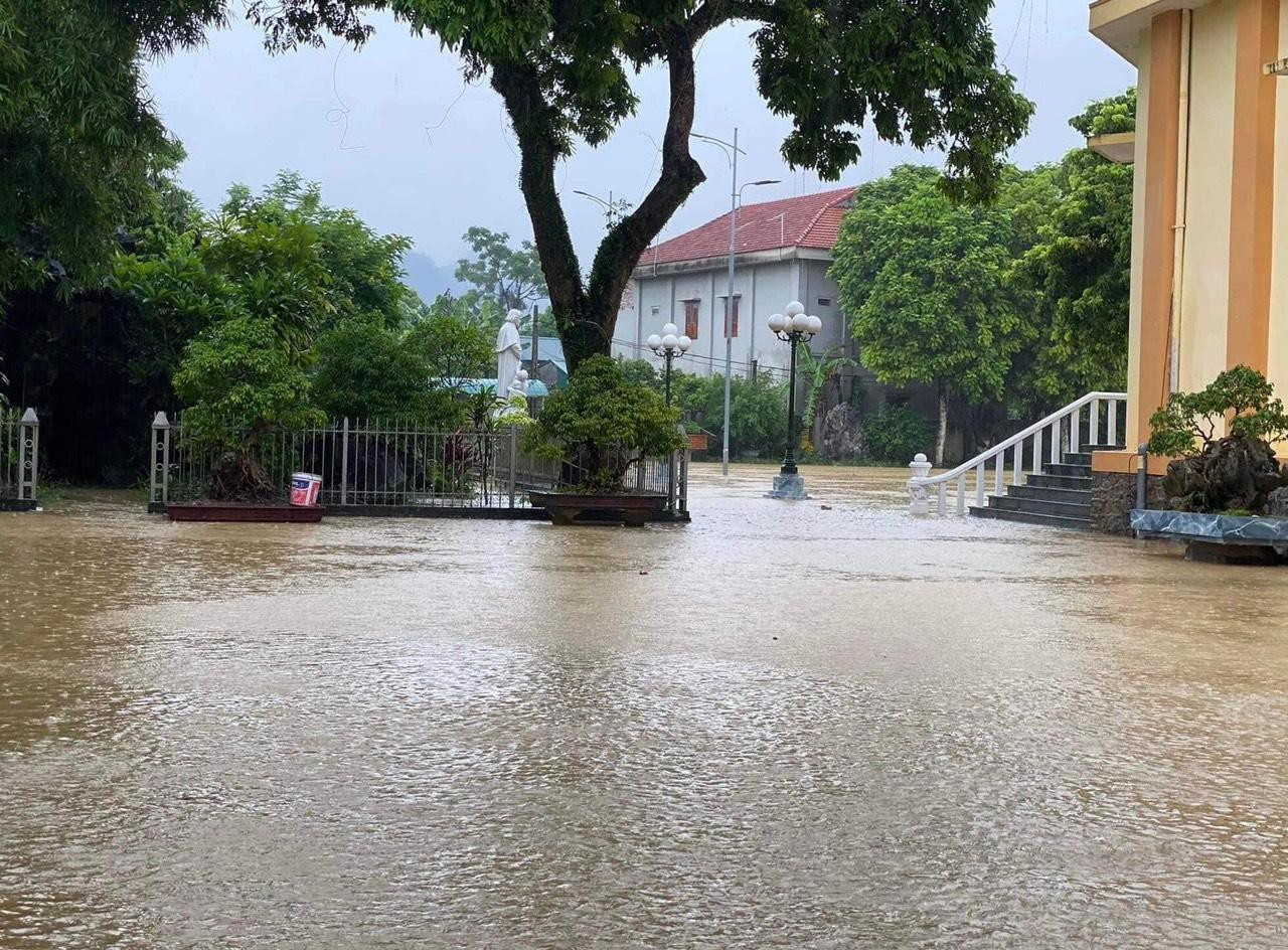 Cảnh ngập lụt ở xã Lạc Vân, Nho Quan. Ảnh: Đ.H Cảnh ngập lụt ở xã Lạc Vân, Nho Quan. Ảnh: Đ.H