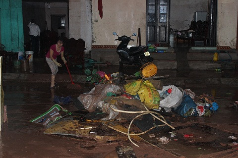 Ngổn ngang vì lũ 