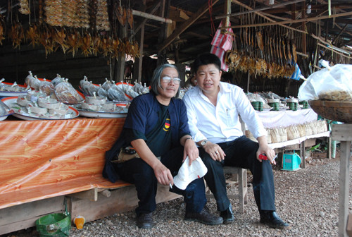 Bên một góc đường cá khô.