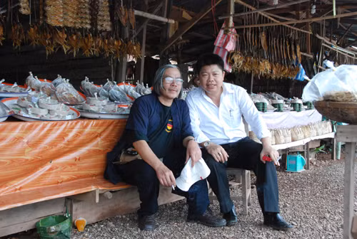 Bên một góc đường cá khô.. Bên một góc đường cá khô.