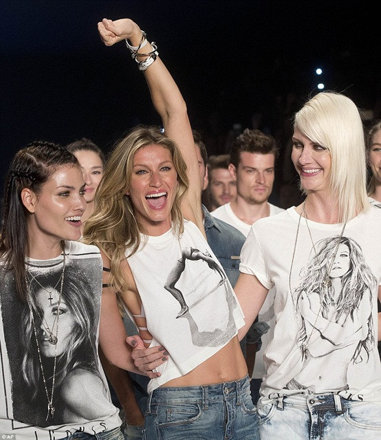 Màn trình diễn cuối của siêu mẫu đắt giá nhất hành tinh ảnh 10