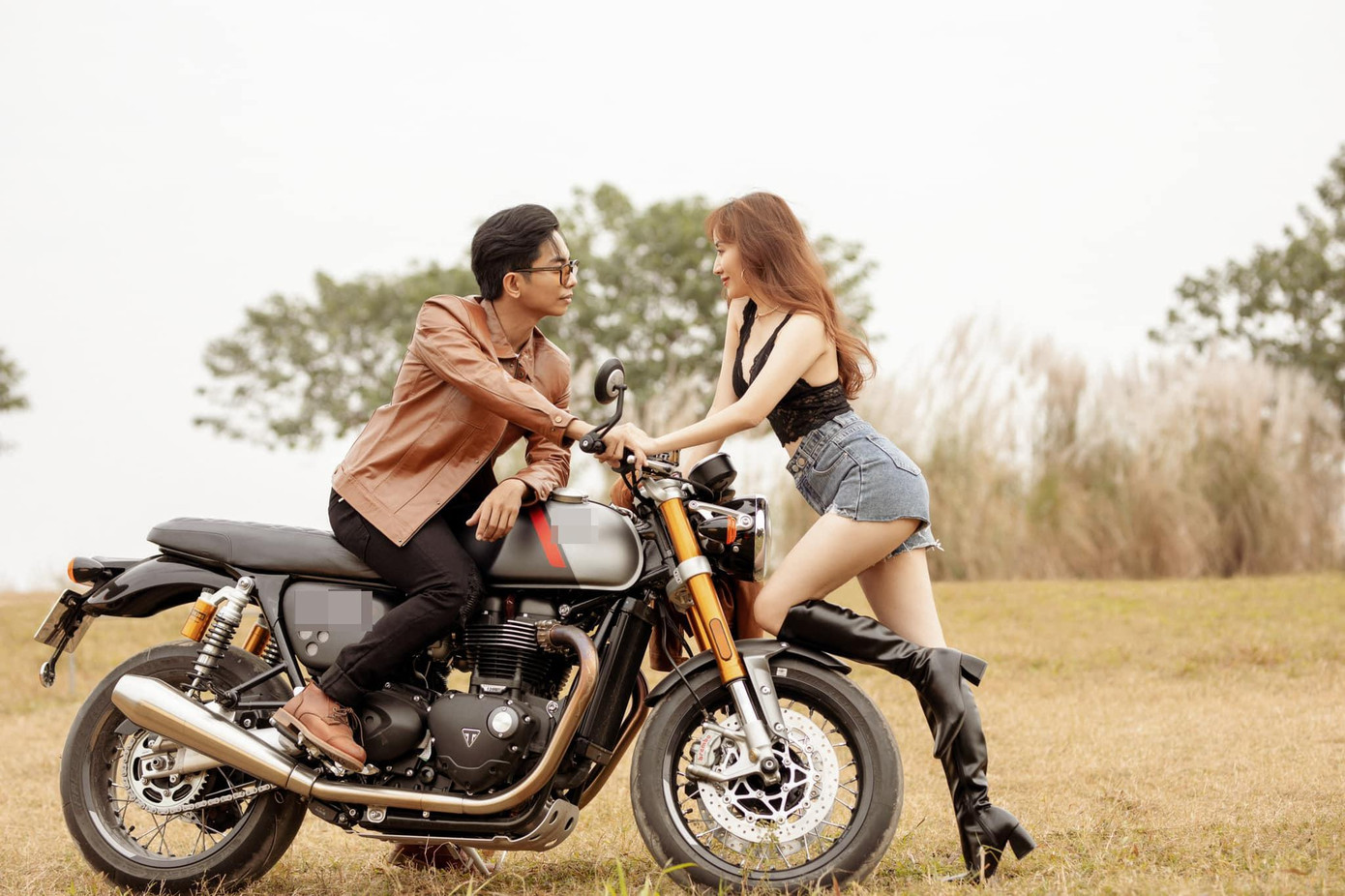 Bên cạnh đó, Phan Hiển nhấn mạnh, anh không muốn đầu tư vào đám cưới và chỉ coi đám cưới là dấu mốc để lưu giữ kỷ niệm của hai vợ chồng chứ không phải chỗ để phô trương. Chính vì vậy, Phan Hiển muốn tổ chức đám cưới đơn giản nhất có thể.