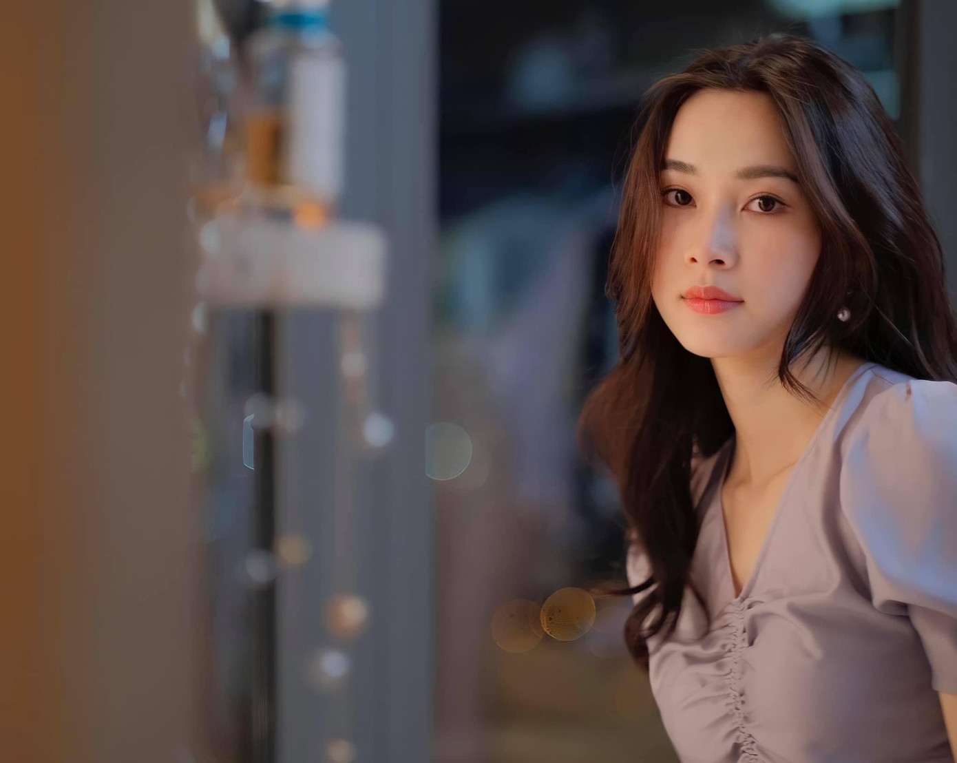 Ngoài vương miện danh giá, Đặng Thu Thảo còn sở hữu giải thưởng phụ: “Người có gương mặt đẹp nhất”. Sau khi đăng quang Hoa hậu Việt Nam, người đẹp sinh năm 1991 tích cực tham gia các hoạt động xã hội và xây dựng hình ảnh đẹp dịu dàng, mong manh.