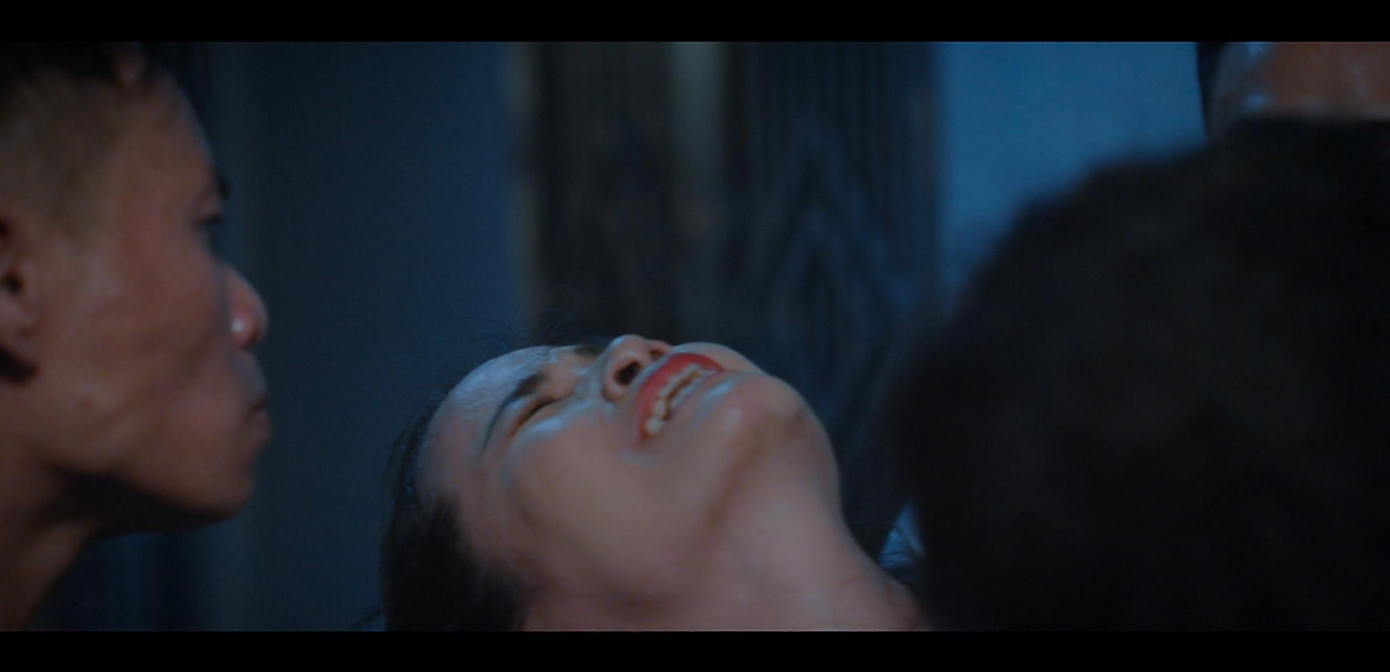 Cô bị vợ của Quyết dạy cho một bài học nhớ đời. Cô bị vợ của Quyết dạy cho một bài học nhớ đời.