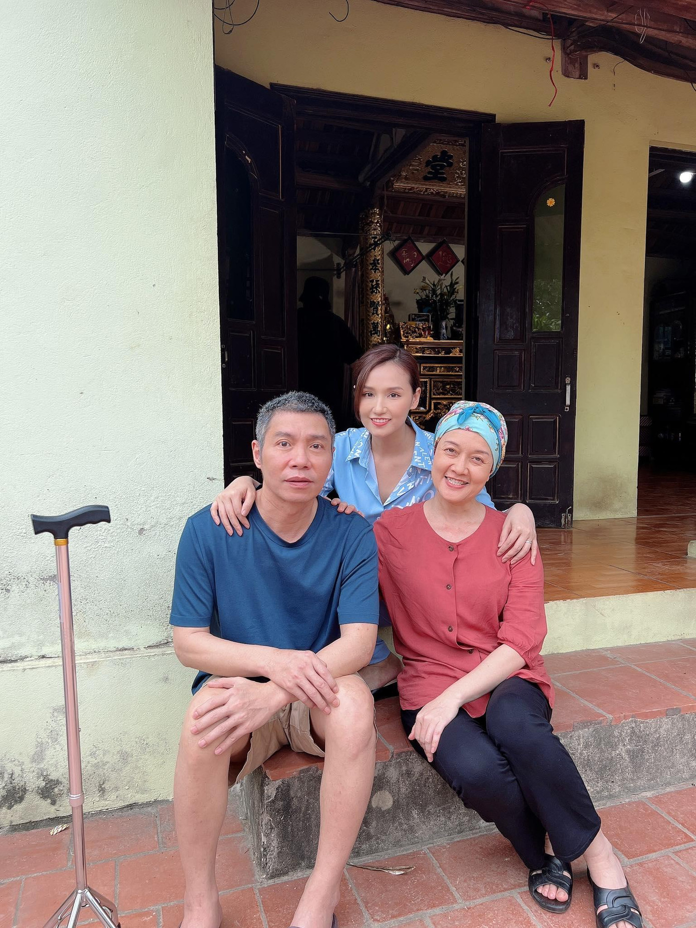 Những hình ảnh thân thiết của diễn viên Lã Thanh Huyền- NSND Công Lý- nghệ sĩ Vân Dung ở hậu trường.