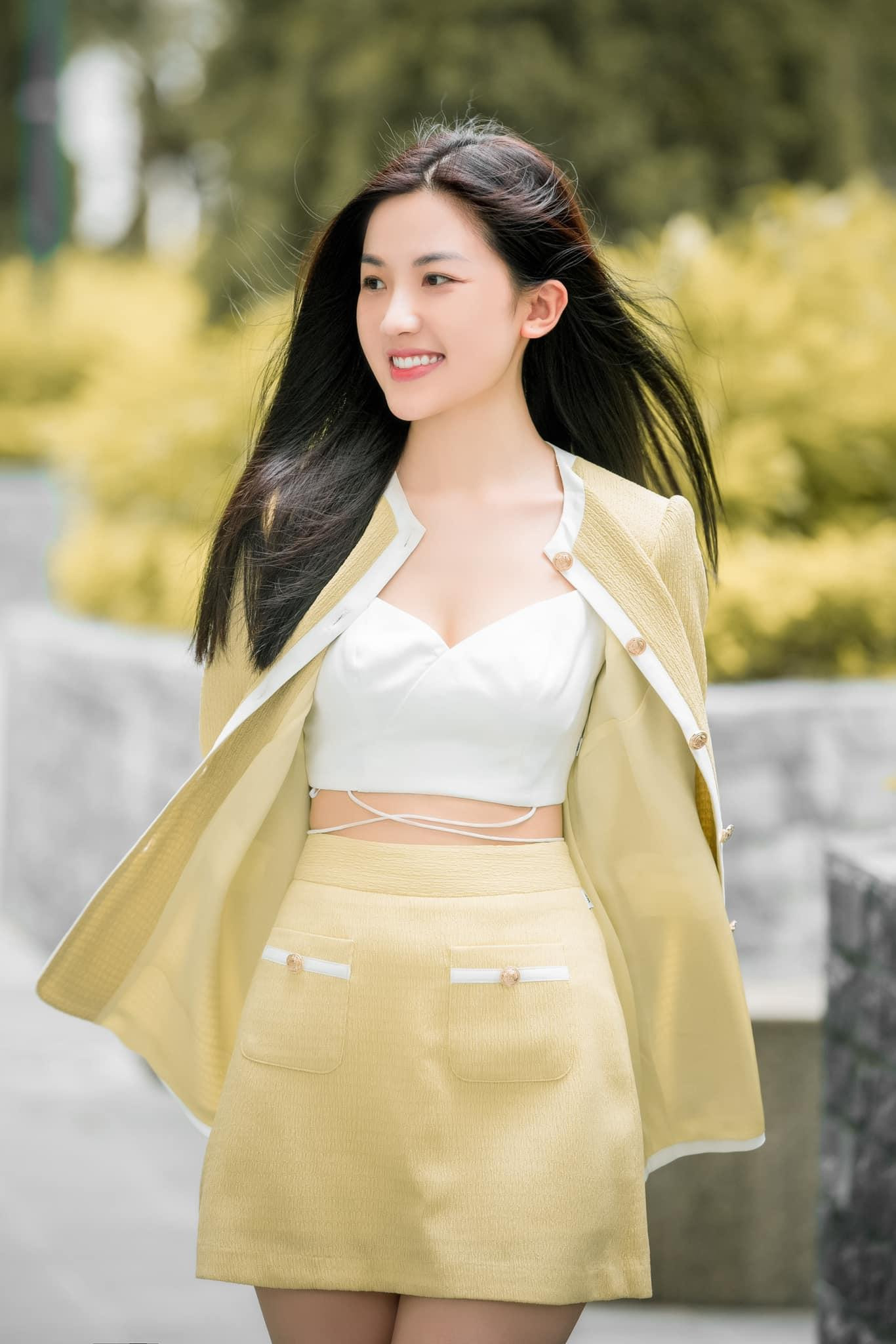 Thời gian gần đây, nữ diễn viên bắt đầu theo đuổi hình ảnh gợi cảm hơn, nhưng không quá sexy.