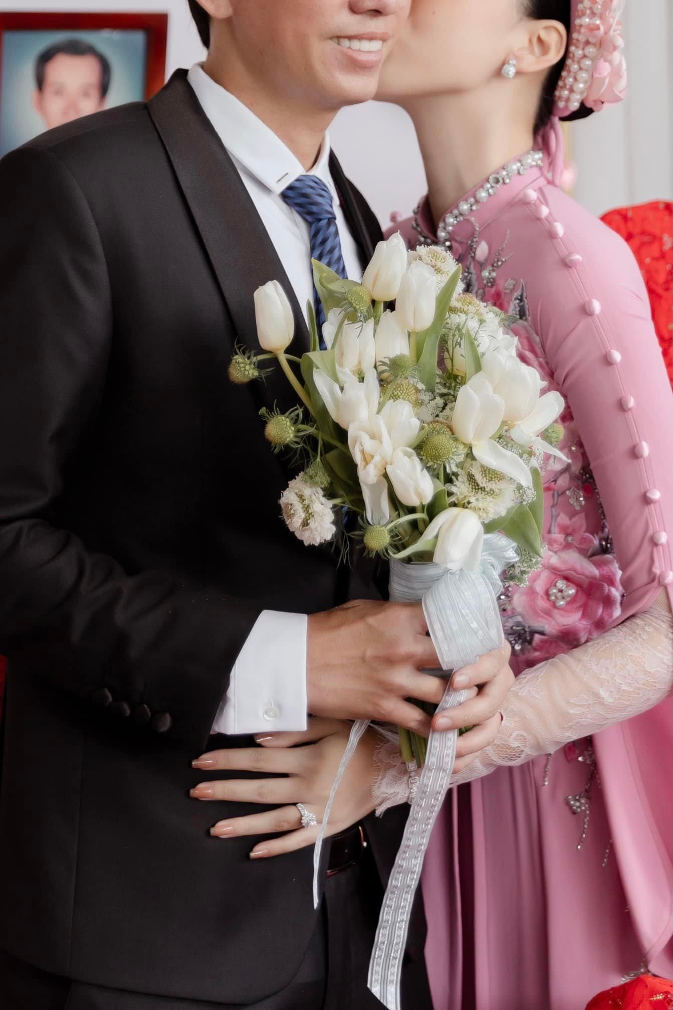 Phương Quỳnh vẫn quyết giấu kín danh tính của chồng sắp cưới. Phương Quỳnh vẫn quyết giấu kín danh tính của chồng sắp cưới.