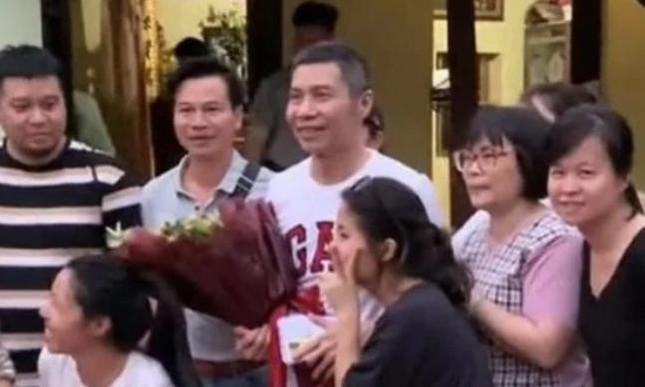 NSND Công Lý trên phim trường “Chồng cũ, vợ cũ, người yêu cũ”. NSND Công Lý trên phim trường “Chồng cũ, vợ cũ, người yêu cũ”.