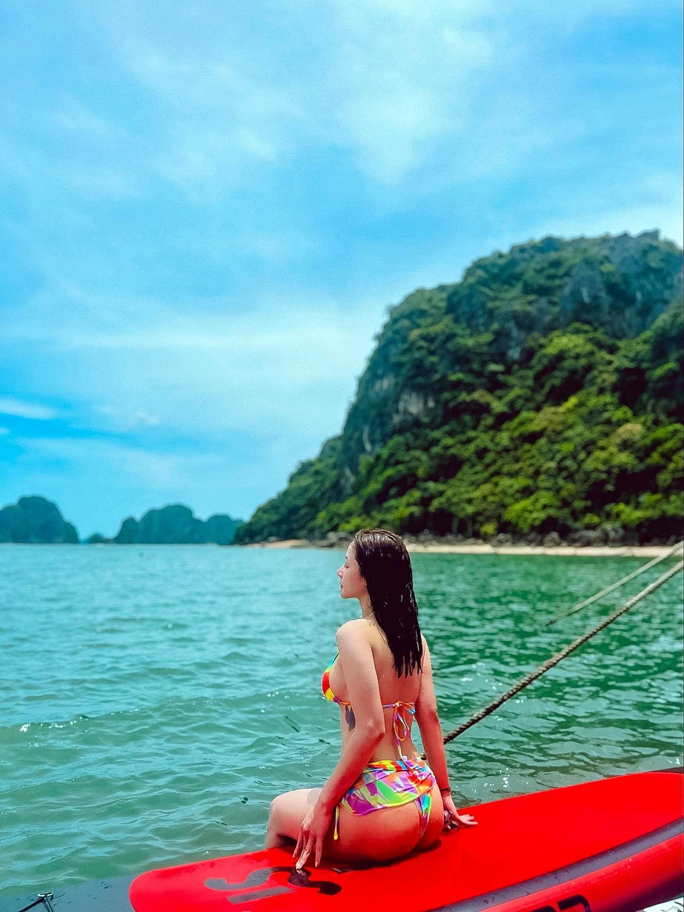 Nữ diễn viên Huyền Thạch sinh năm 1994 và hiện đầu quân cho Nhà hát Kịch Hà Nội.