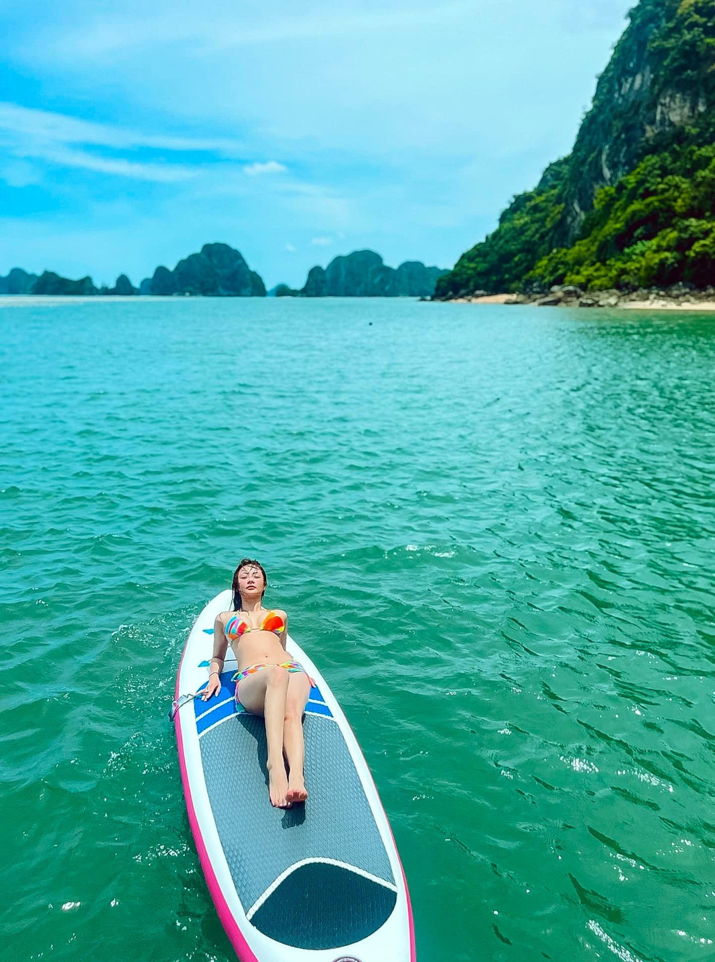 Trước “Mùa hoa tìm lại”, Huyền Thạch từng góp mặt trong một số bộ phim như: Khép lại quá khứ, Mối tình đầu của tôi, Chạy trốn thanh xuân, Mê cung, Hướng dương ngược nắng…