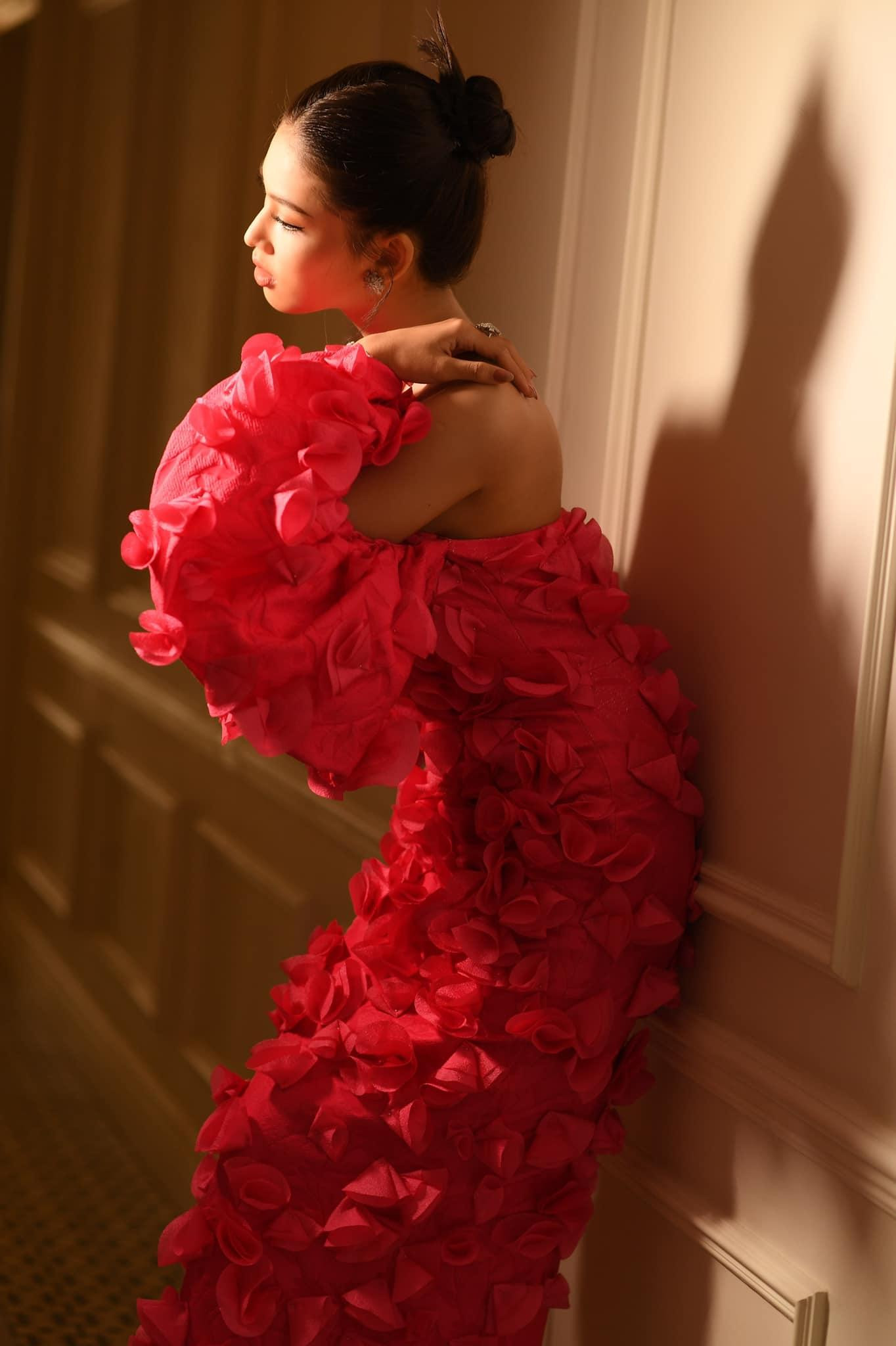 Cuối cùng Ngọc Thảo đã cán đích ở vị trí top 20, nối tiếp thành công thành tích của các đàn chị đi trước như Kiều Loan, Phương Nga, Huyền My.