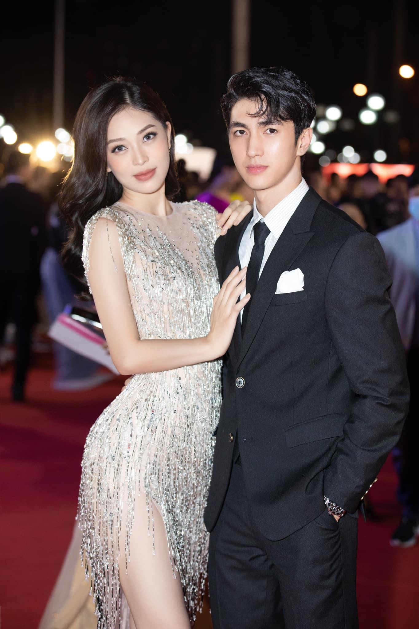 Bình An và Phương Nga đều chuộng trang phục đơn sắc, kiểu hiện đại và không quá cầu kỳ về đường nét.