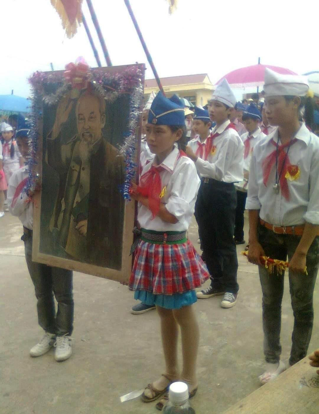 Cô nàng sớm sở hữu chiều cao nổi bật và đôi chân thẳng tắp so với bạn bè cùng trang lứa.