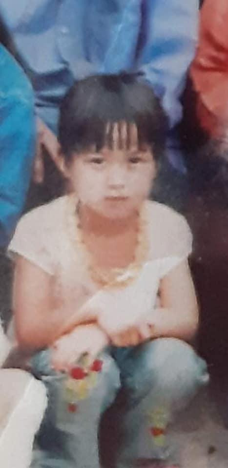 Từ nhỏ, Hoa hậu Đỗ Thị Hà đã sở hữu gương mặt tròn dễ thương, đôi mắt đen láy và làn da trắng.