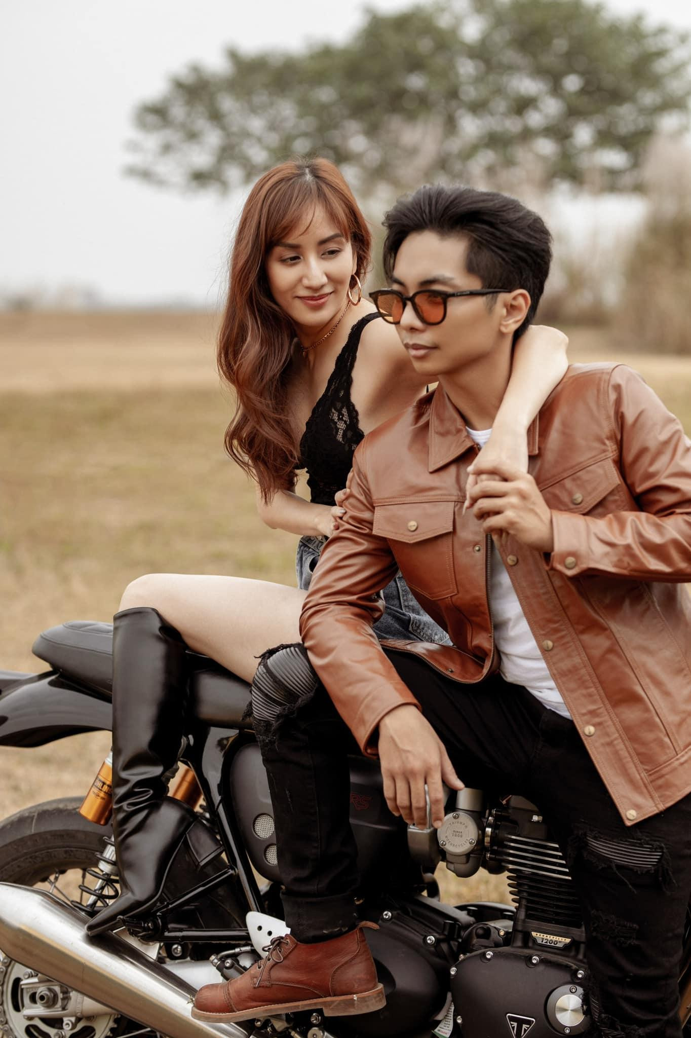 Tuy nhiên Phan Hiển vẫn chưa chọn được lịch cưới chính xác bởi từ giờ đến cuối năm anh còn 3 mục tiêu quan trọng: Tháng 6 là giải đấu dance sport tại Tây Ban Nha dành cho các nhà vô địch cấp quốc gia, tháng 7 là một giải ở Italy và tháng 11 là giải vô địch thế giới tại Italy.